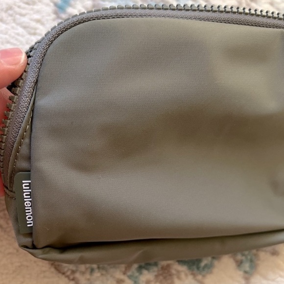 lululemon athletica Crossbody Bag - Picture 5 of 6
